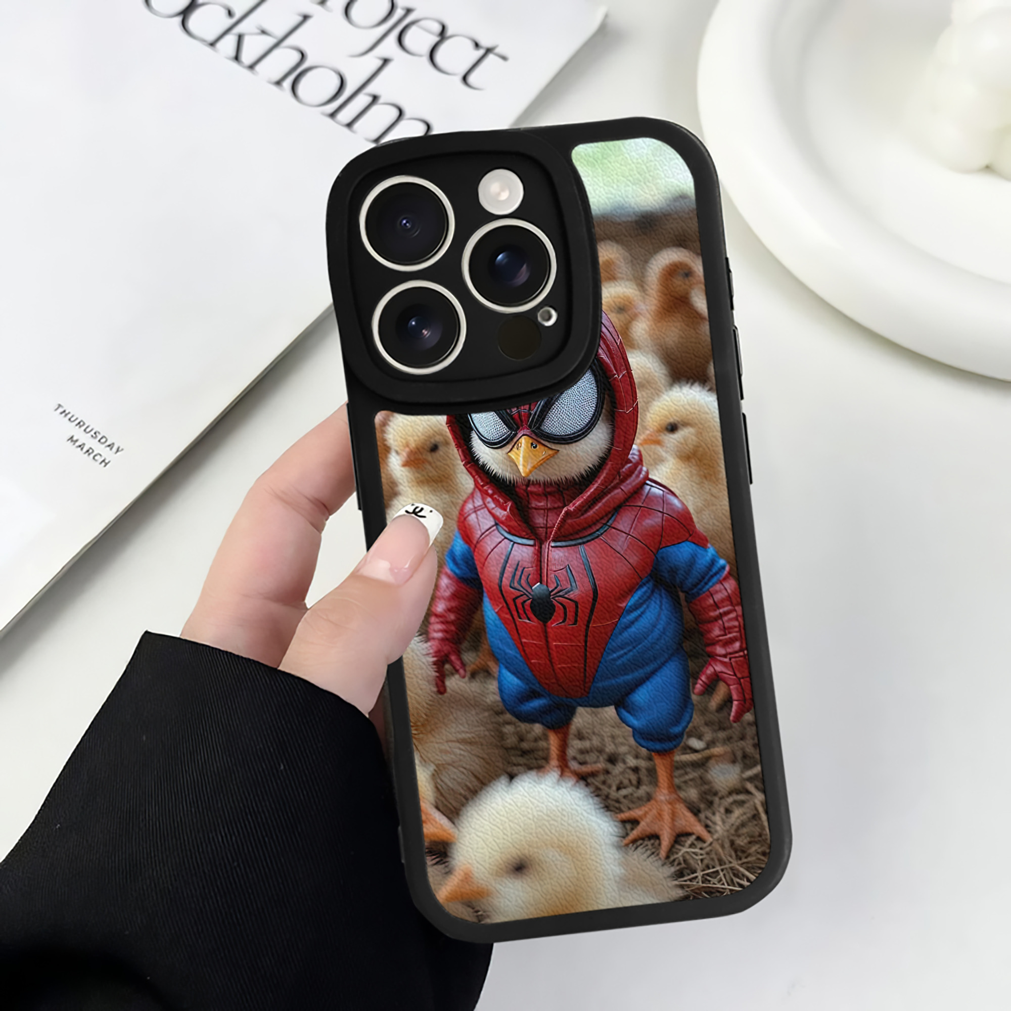 Spider Man スパイダーマン 【iPhone 16シリーズ対応】シリコンスマホケース（レザー調） 材質：シリコン